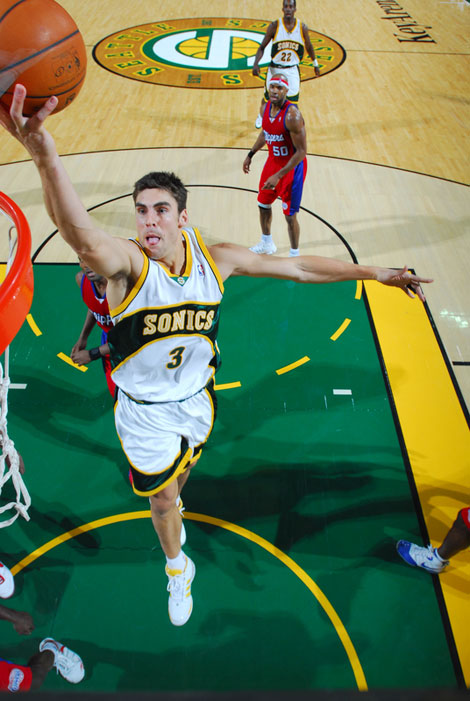 胡金秋探囊取物，輕松上籃破網(wǎng)，首分點(diǎn)燃球隊(duì)激情之火