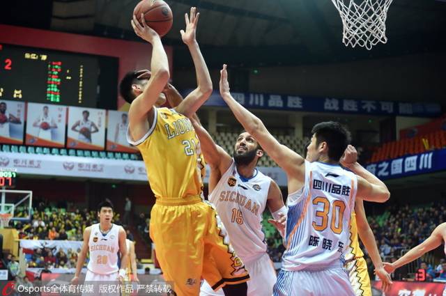 廣廈男籃主場迎戰(zhàn)南京男籃，險勝贏得開門紅