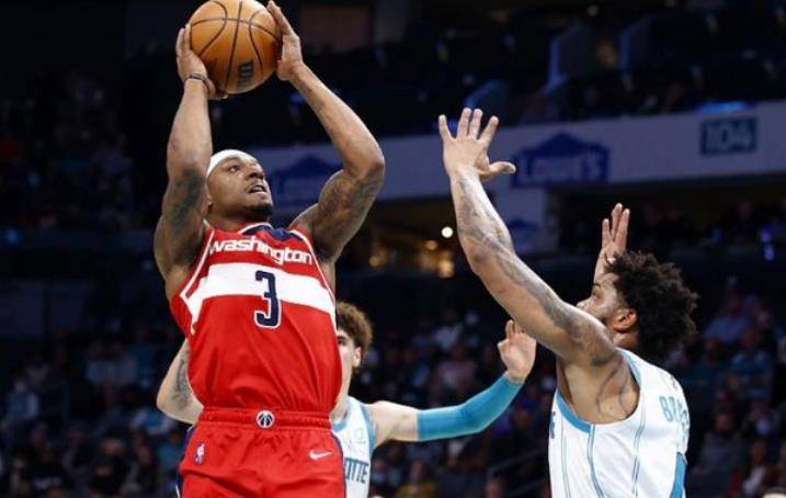 黃蜂背靠背挑戰(zhàn)熱火，三球、小庫里與科迪的熱血對決