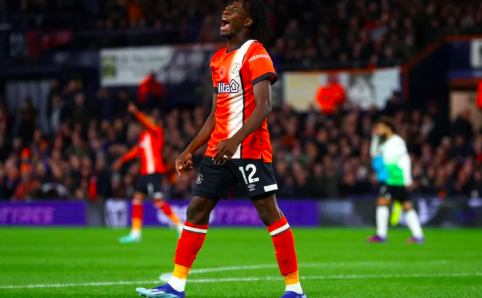 伊薩克加盟利物浦，接過努涅斯號碼穿9號，轉(zhuǎn)會費(fèi)高達(dá)1.3億鎊