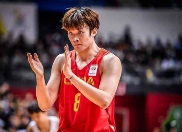 郭士強(qiáng)寄語(yǔ)球員，海外籃球之旅，個(gè)人與國(guó)家隊(duì)成長(zhǎng)的雙贏策略