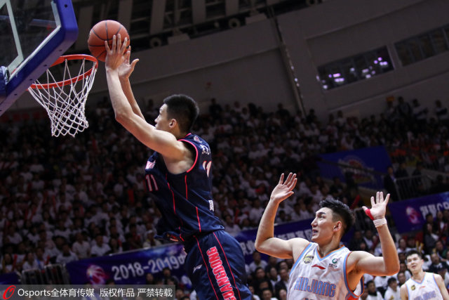 山東強(qiáng)勢(shì)逼搶，廣東失誤頻現(xiàn)，分差逐漸拉大——NBA實(shí)時(shí)戰(zhàn)報(bào)