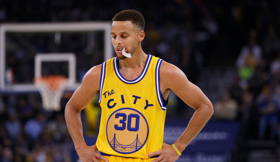 約基奇熱身賽展現(xiàn)全面實(shí)力，18分鐘貢獻(xiàn)亮眼數(shù)據(jù)，NBA賽場再顯巨星風(fēng)采