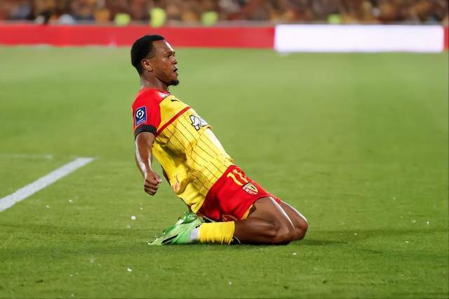 桑德蘭瞄準博洛尼亞后衛(wèi)新星盧庫米，解約金達2500萬歐引發(fā)轉(zhuǎn)會熱議