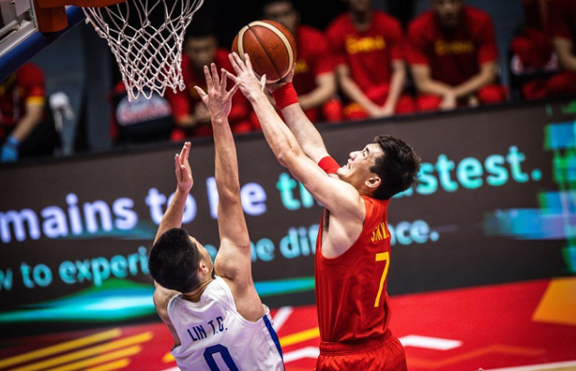 北京男籃重磅操作，續(xù)約雙外援，國手后衛(wèi)吸引目光，六人離隊(duì)重塑陣容