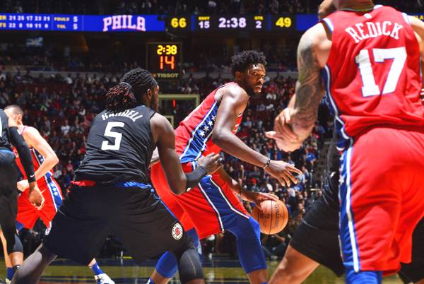 昔日榮光再現(xiàn)，90年代中鋒摧毀當今內(nèi)線的時代魅力