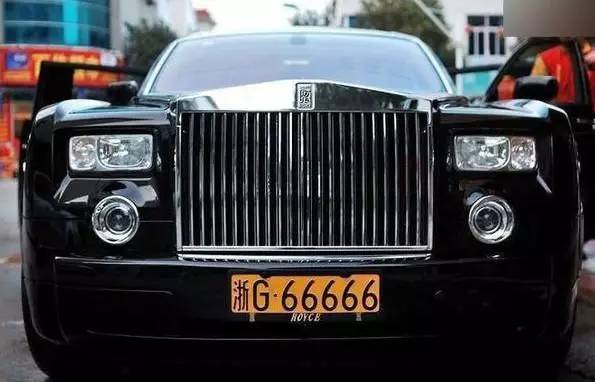 晉A99999勞斯萊斯154萬(wàn)起拍，揭秘這輛頂級(jí)豪車的神秘面紗