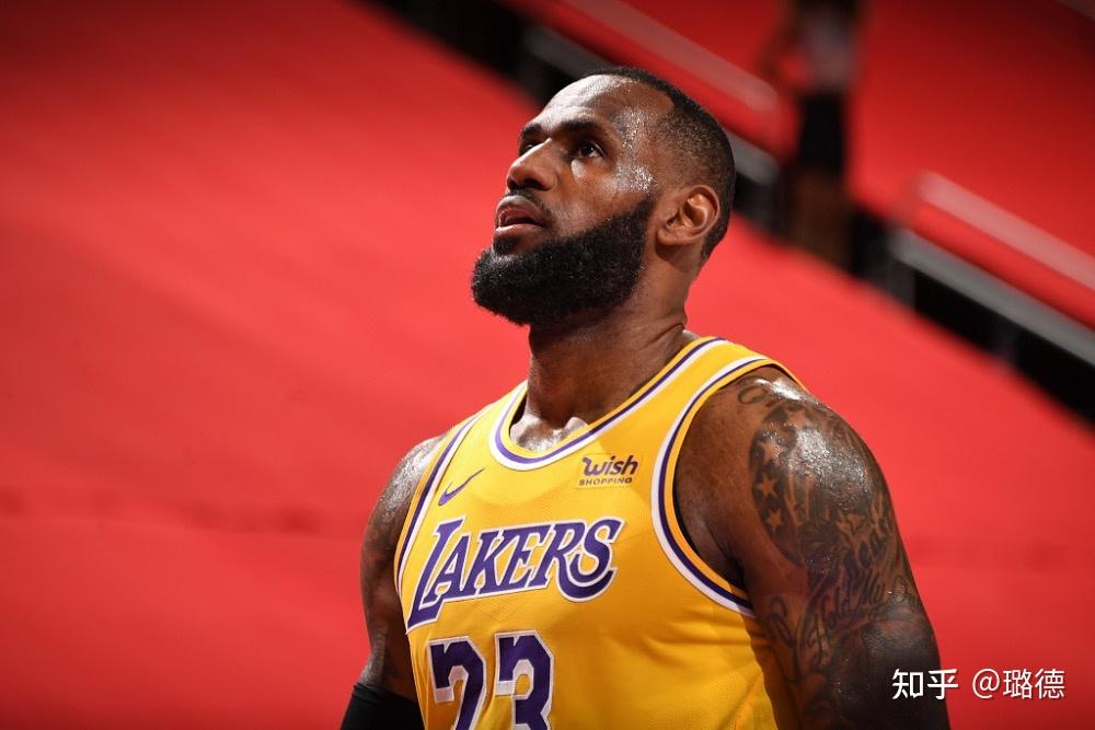 首節(jié)風(fēng)采盡顯實力，詹姆斯撤步三分命中，湖人隊23分引領(lǐng)風(fēng)潮