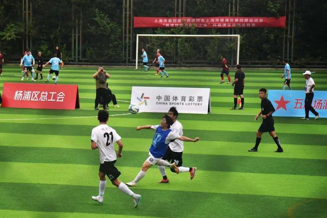 青少年足球熱潮持續(xù)升溫，職業(yè)聯(lián)賽與業(yè)余聯(lián)賽共筑足球夢