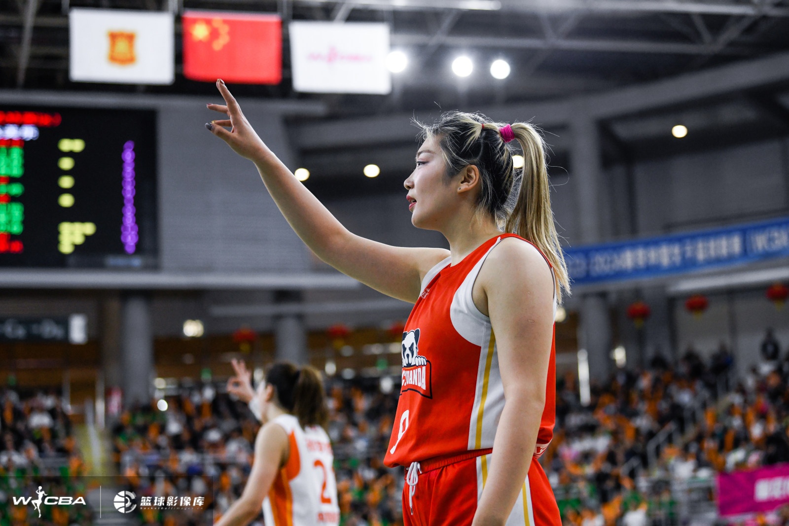 李夢(mèng)探店體驗(yàn)，品味NBA城市美食之蝦煎沙拉套餐與隱藏美食推薦