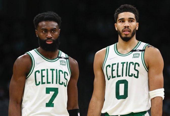 流言板熱議，比克曼接球三分命中，勇士全隊狂飆28記三分，沖擊三十勝！