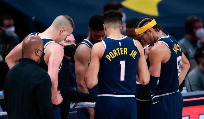 建議，珍妮透露，NBA奪冠后原班人馬面臨衛(wèi)冕挑戰(zhàn)，球員離去引發(fā)新思考