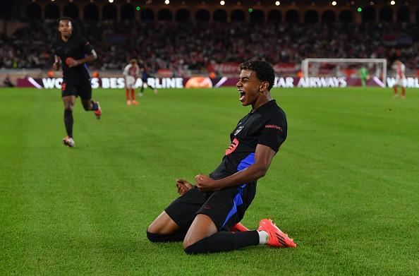 穆西亞拉全力備戰(zhàn)，巴薩首發(fā)出戰(zhàn)在即