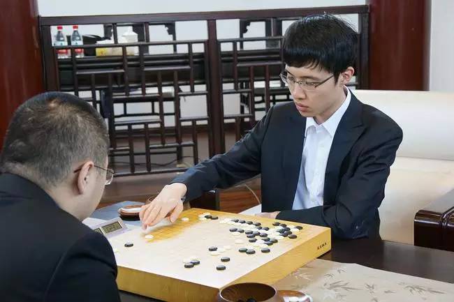 施耐德挑戰(zhàn)下的逆襲之路，袁悅展現(xiàn)神奇規(guī)律，三盤決戰(zhàn)勝利在望