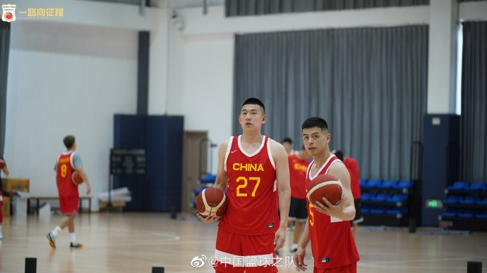 比終點(diǎn)更亮的是始終同頻的足跡——中國國家隊(duì)官博為中國男籃加油