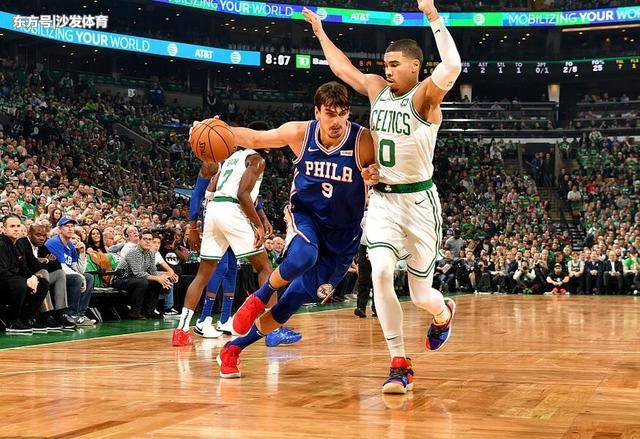 凱爾特人揭幕戰(zhàn)頒獎儀式，冠軍夾克的榮耀與傳承