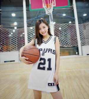 邵雨琪，NBA女神大賽中的璀璨明珠——清純與性感的完美融合