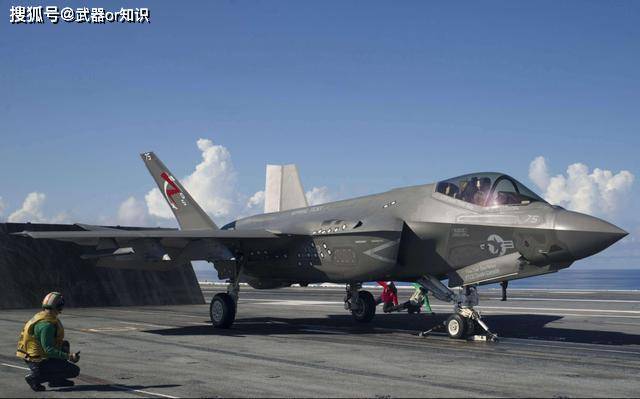 中國(guó)首款隱身艦載機(jī)殲-35，技術(shù)突破，引領(lǐng)未來海戰(zhàn)新篇章