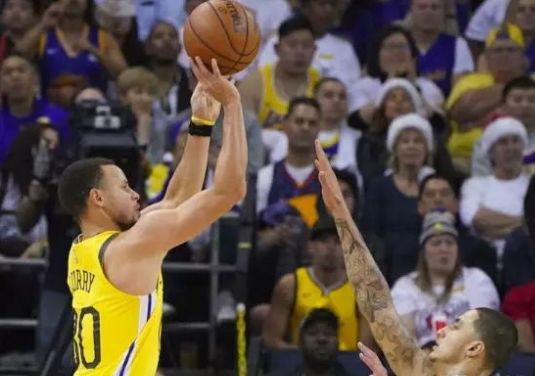 Hoops播客熱議，貝弗利觀點引爭議，克萊防守更勝一籌，勇士隊更適配