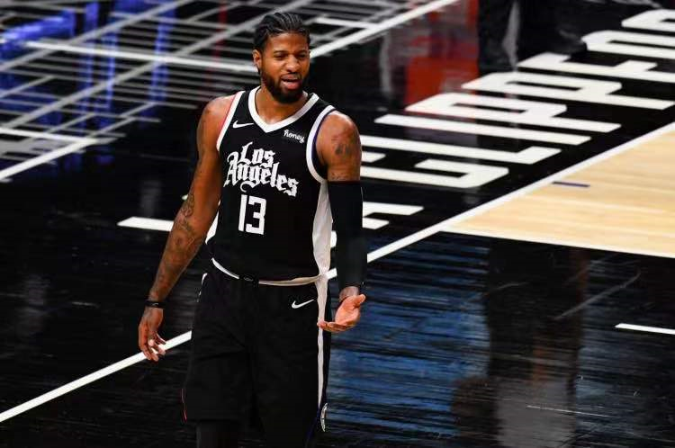 倫納德在NBA季后賽中展現(xiàn)歷史級(jí)別的表現(xiàn)——船記回?fù)舻俑? /></a>
                        <span id=