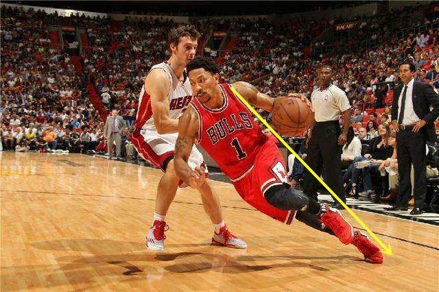 芝加哥風(fēng)云再起！NBA公牛官方致敬NFL芝加哥熊隊(duì)揭幕戰(zhàn)，同城兄弟共襄盛舉