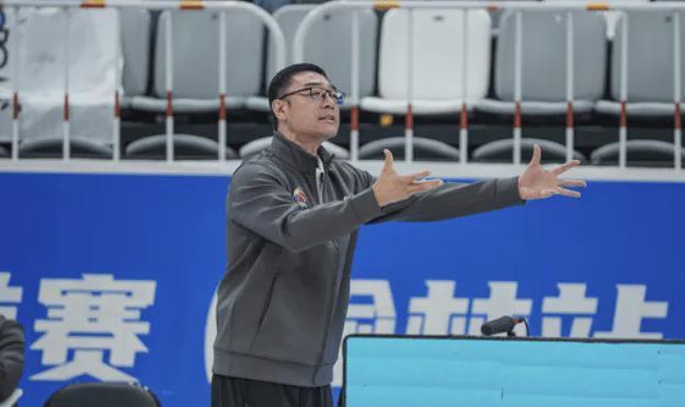 許利民談周琦康復(fù)進(jìn)展，越來(lái)越好，還需更多時(shí)間