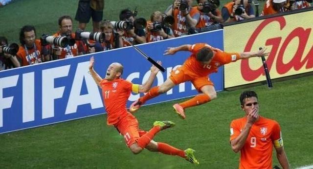 多古帶球推進(jìn)遭遇波折，遠(yuǎn)射中柱驚險(xiǎn)一刻