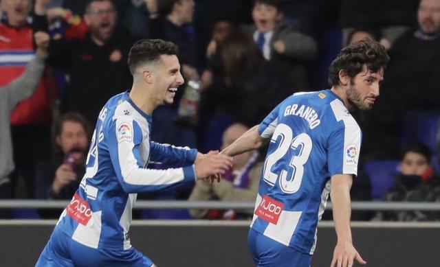 顏駿凌關(guān)鍵撲救，擋出對方威脅抽射，NBA賽場上的英勇瞬間