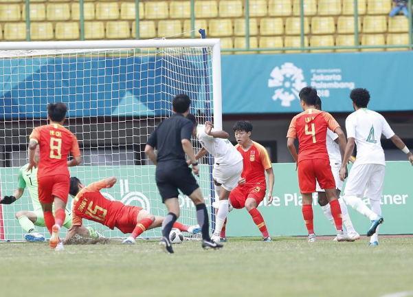 顏駿凌關(guān)鍵撲救，擋出對方威脅抽射，NBA賽場上的英勇瞬間