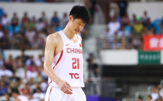 胡金秋籃下強(qiáng)勢(shì)表現(xiàn)，個(gè)人砍下10分9板展現(xiàn)內(nèi)線霸主風(fēng)采