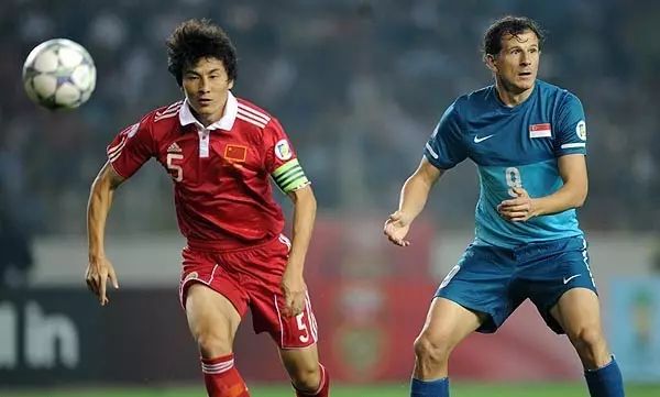 新加坡男足隊長竟是金牌房地產(chǎn)銷售？揭秘背后的故事與啟示