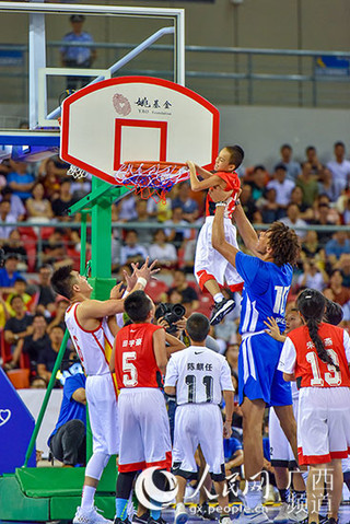 姚明現(xiàn)身姚基金慈善賽發(fā)布會(huì)，站在舒服的地方，籃球與慈善共舞