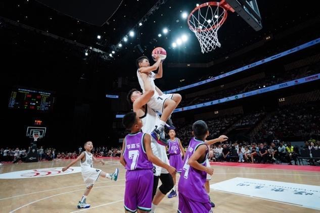 姚明現(xiàn)身姚基金慈善賽發(fā)布會(huì)，站在舒服的地方，籃球與慈善共舞