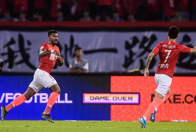 雙雙破門！拜合拉木與張玉寧的賽場(chǎng)激情碰撞，擊掌擁抱，共贊好球！