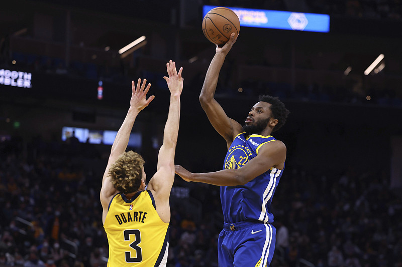 手感波動(dòng)，庫里遭遇得分困境，七投二中，三分球四投一，仍貢獻(xiàn)全面表現(xiàn)