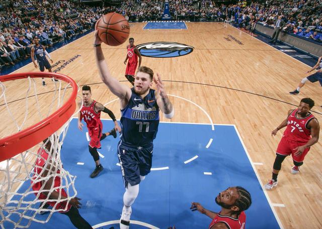 盧卡·東契奇在湖人隊(duì)創(chuàng)造歷史，三雙壯舉展現(xiàn)統(tǒng)治力