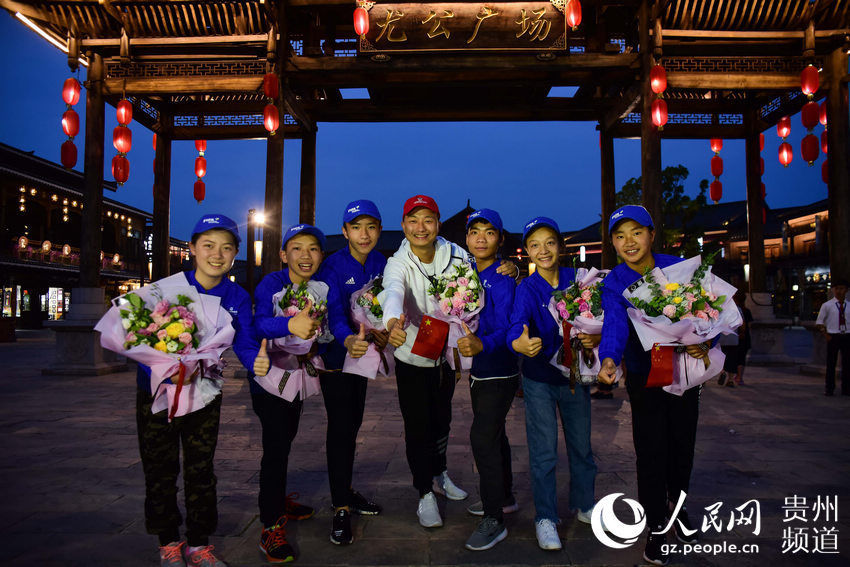 多爾特榮歸故里，家鄉(xiāng)慶典奪冠之旅在社交媒體引發(fā)熱潮