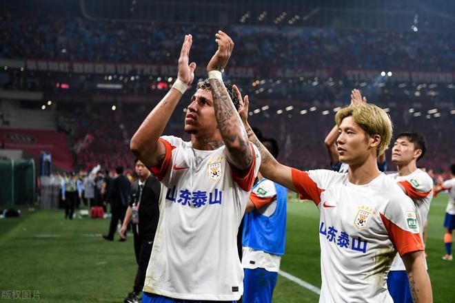 克雷桑染黃牌，爭搶球權(quán)引發(fā)爭議事件