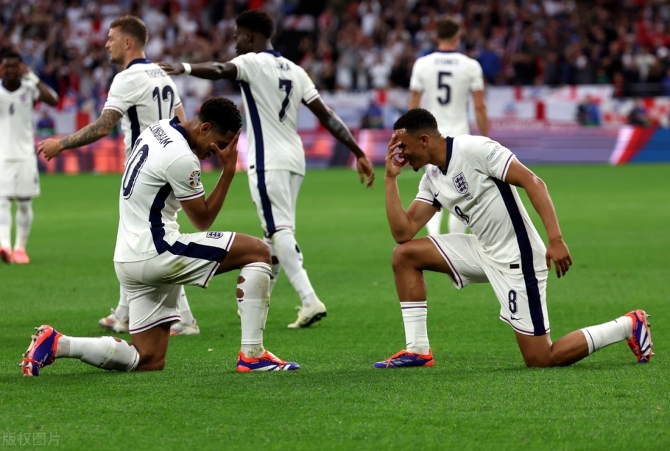 皇馬盯上阿諾德，右后衛(wèi)頭號(hào)目標(biāo)出爐，冬窗中衛(wèi)補(bǔ)強(qiáng)成大勢(shì)所趨