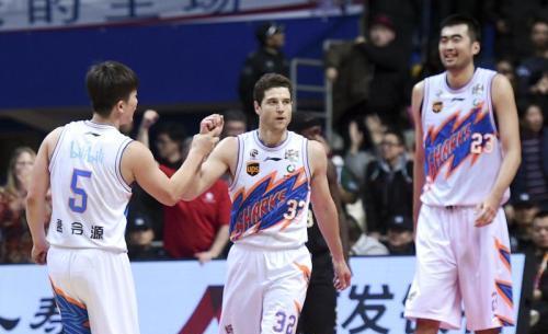 德尚面臨挑戰(zhàn)，比賽激烈，球隊被動應(yīng)對的困境與策略調(diào)整