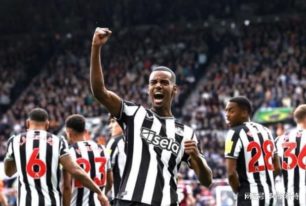 連彈兩次立柱，庫(kù)盧內(nèi)切后抽射！熱刺扳平，逆境中的精彩瞬間