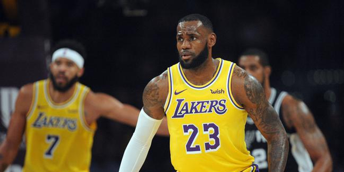 建議，Drake演出中DISS詹姆斯，從6到23，挑戰(zhàn)勒布朗的榮耀之路