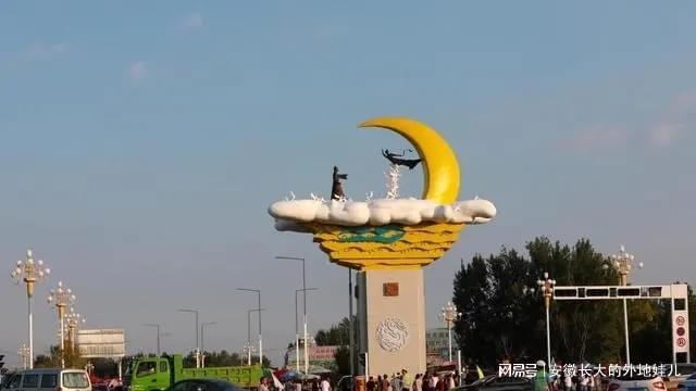 景區(qū)雕塑引爭議，恐怖形象引擔憂，園方緊急回應，已部分拆除！