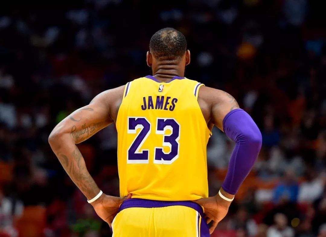 喬丹與詹姆斯，NBA百大評選的巔峰對決，一分之差鑄就傳奇