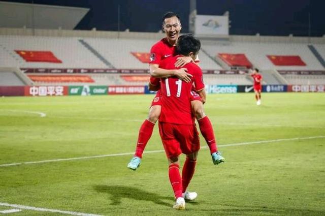 B費閃耀全場，一助攻四射一正，兩次關鍵傳球，五搶斷成球隊勝利催化劑