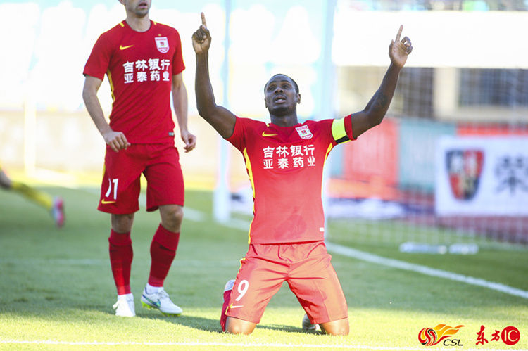 中超第22輪綜述，上海申花重返榜首，長春亞泰搶下關鍵三分