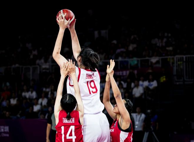 中國女籃夏訓(xùn)首周回顧，張子宇高原反應(yīng)挑戰(zhàn)重重，適應(yīng)之路仍在繼續(xù)