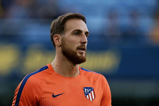 歐冠賽場風云再起，維拉利物浦領跑積分榜，拜仁馬競米蘭陷困境