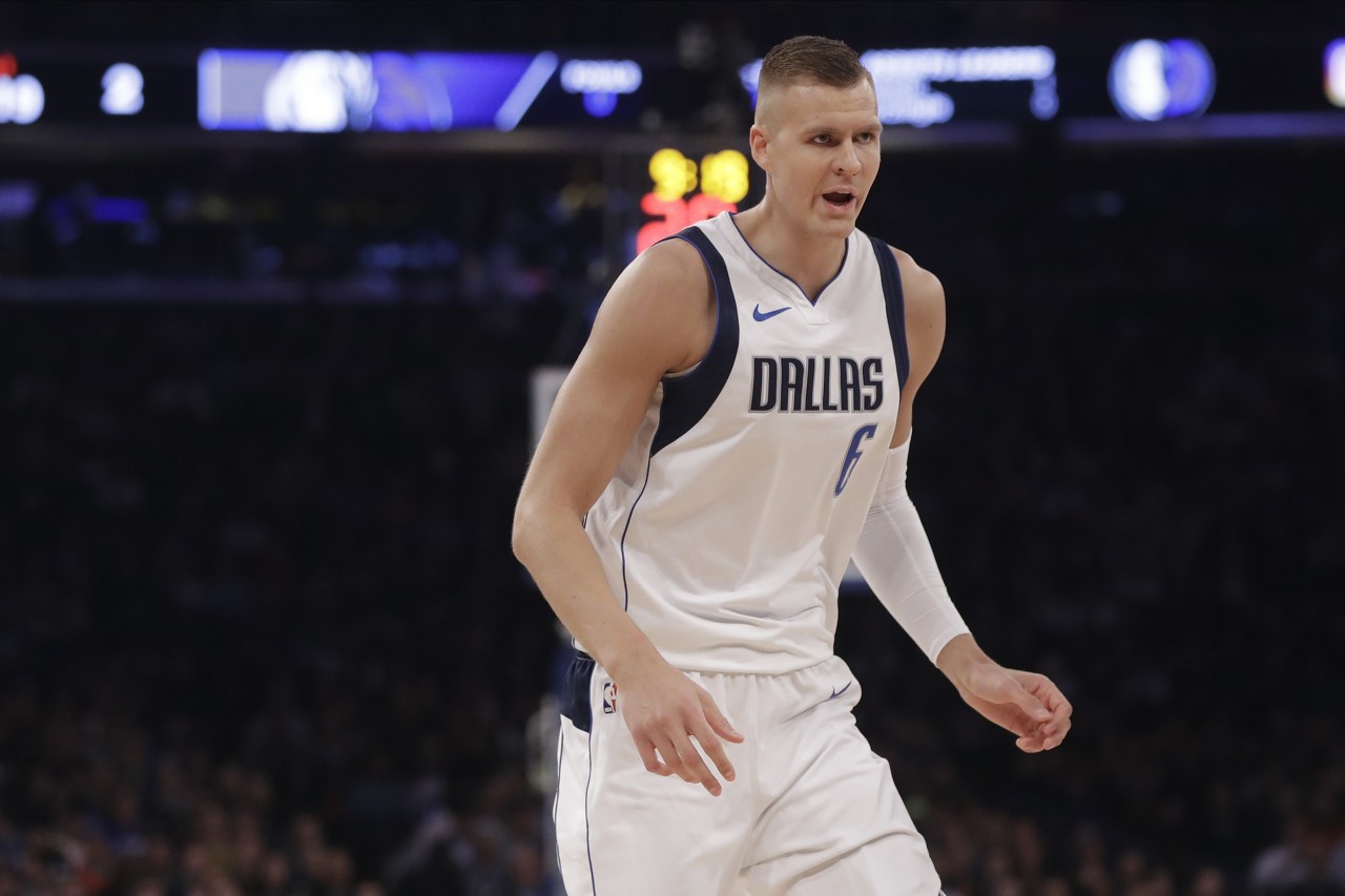 波爾津吉斯強勢歸來，12投8中獨得26分，引領(lǐng)球隊勝利之路