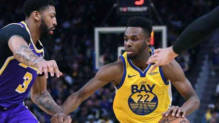 NBA賽場(chǎng)驚現(xiàn)電子司線故障，謝爾頓高風(fēng)亮節(jié)展現(xiàn)兩次送還發(fā)球瞬間